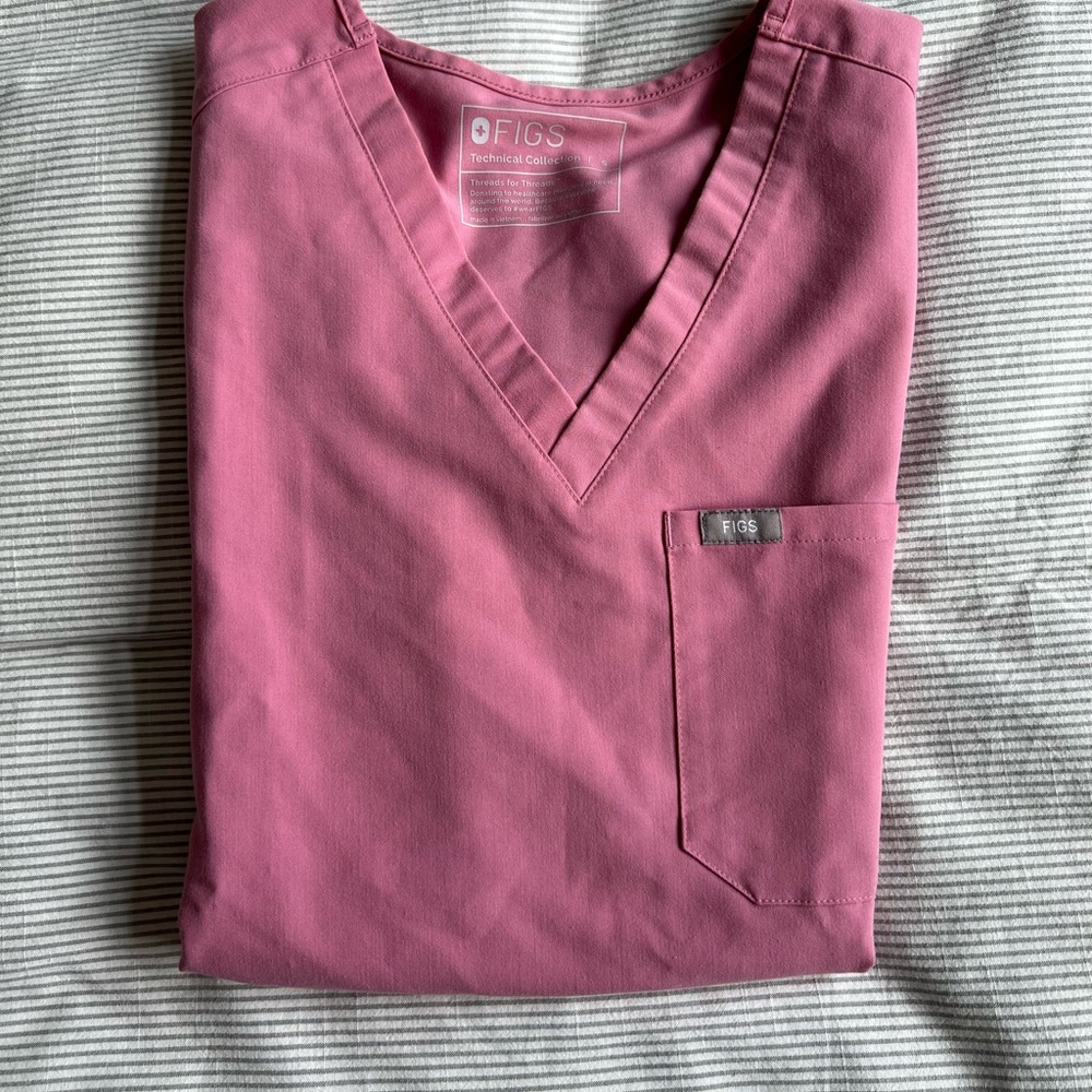 Figs Catarina Scrub Top in Chalk Pink Small